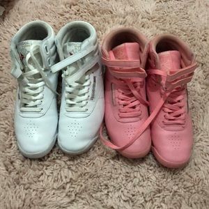 Reebok sneakers a pink and white pair